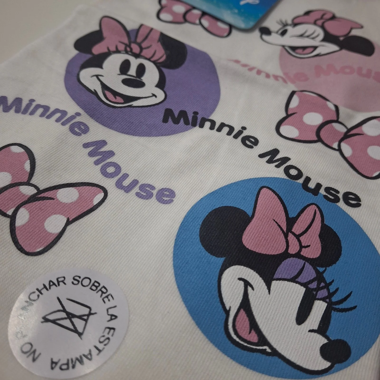 Remera de algodón Disney Minnie Moños blanca - Imagen 5